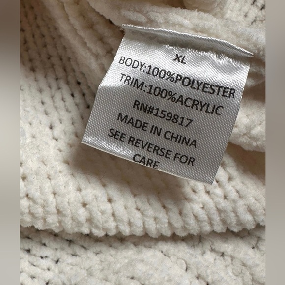 Aubrey Cable Knit Cropped Sweater
SZ XL - Picture 4 of 6